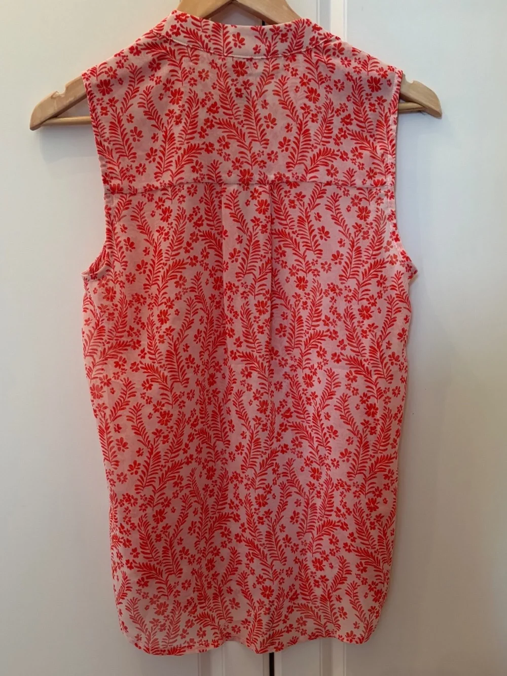 🩷 CAbi Poppy Top, Sz S - Any 3 🩷CAbi tops for $45!!! - Picture 4 of 5